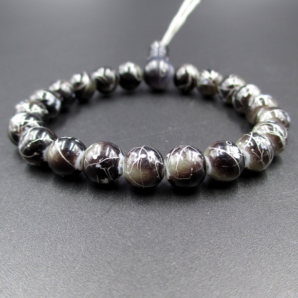 Jewelry - Cute Artistic Black & White Glass Beaded Bracelet